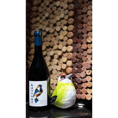 Kalvent Syrah 2023 с плюшен зелен кълвач